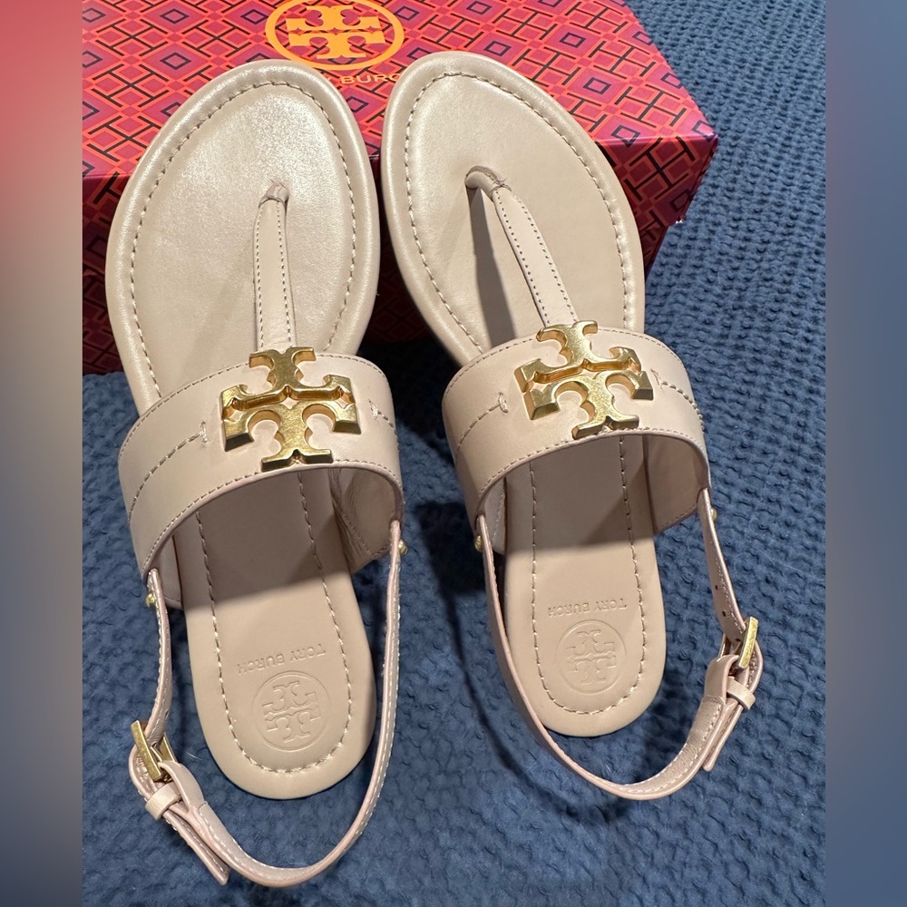 Tory Burch Thong Sandal. Women’s size 7. Never worn!